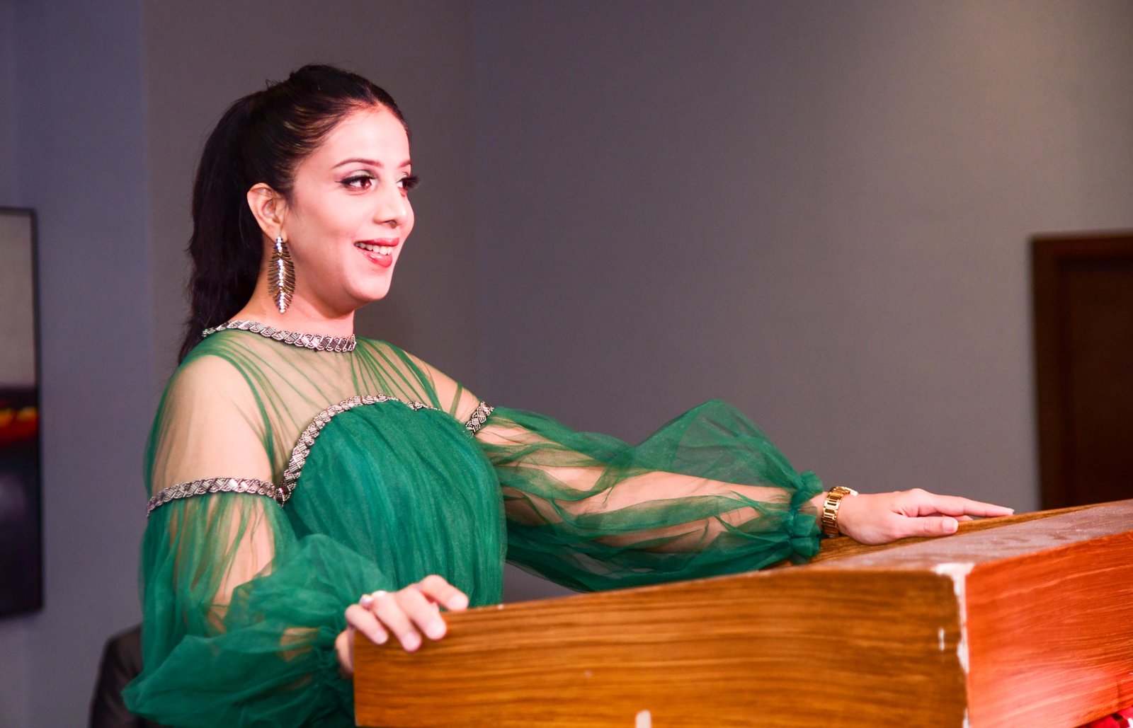 Outstanding AES Gallery Capture 171